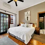 Bluegum Hill Guesthouse & Apartments
