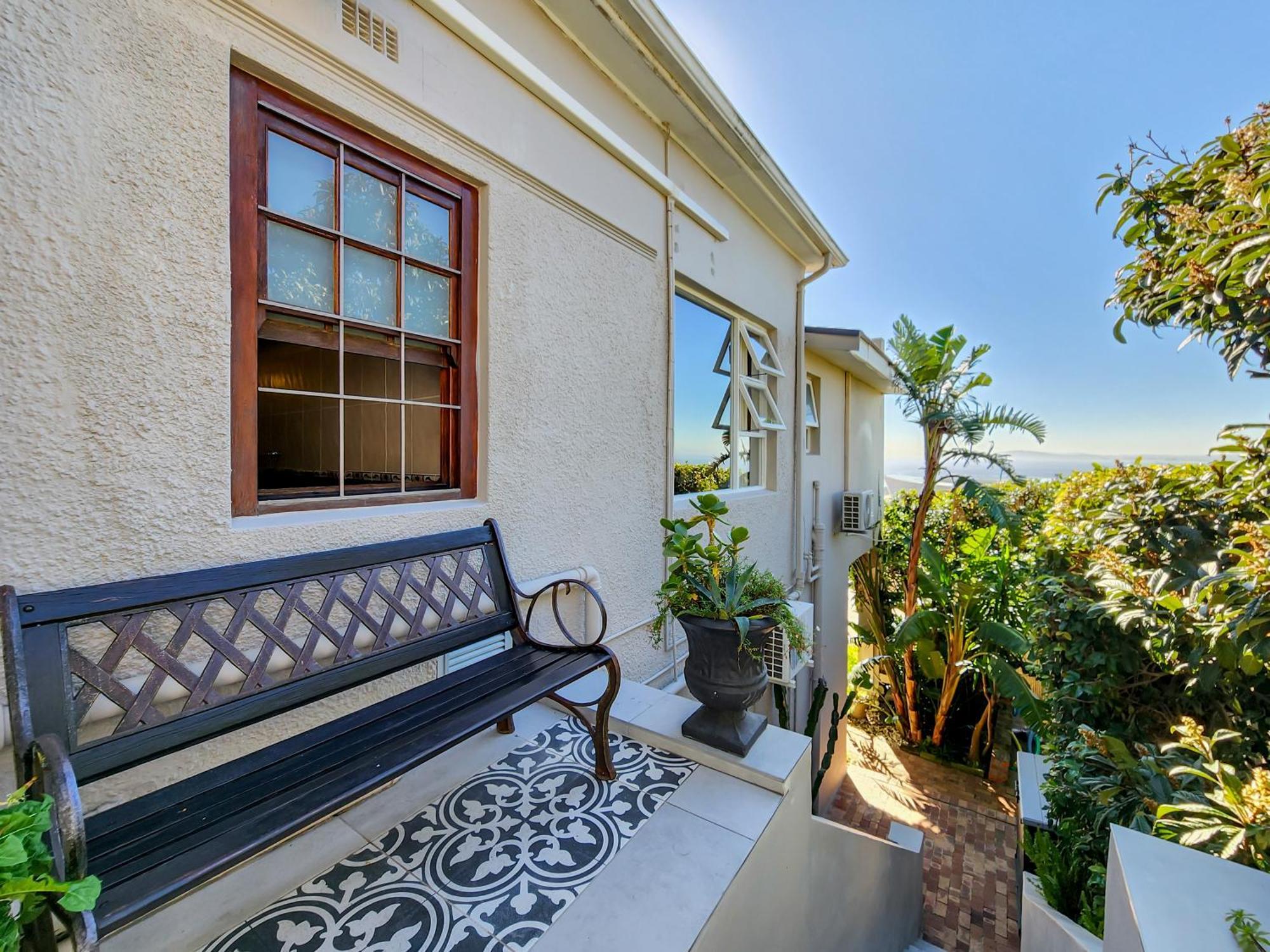 Bluegum Hill & Guest house