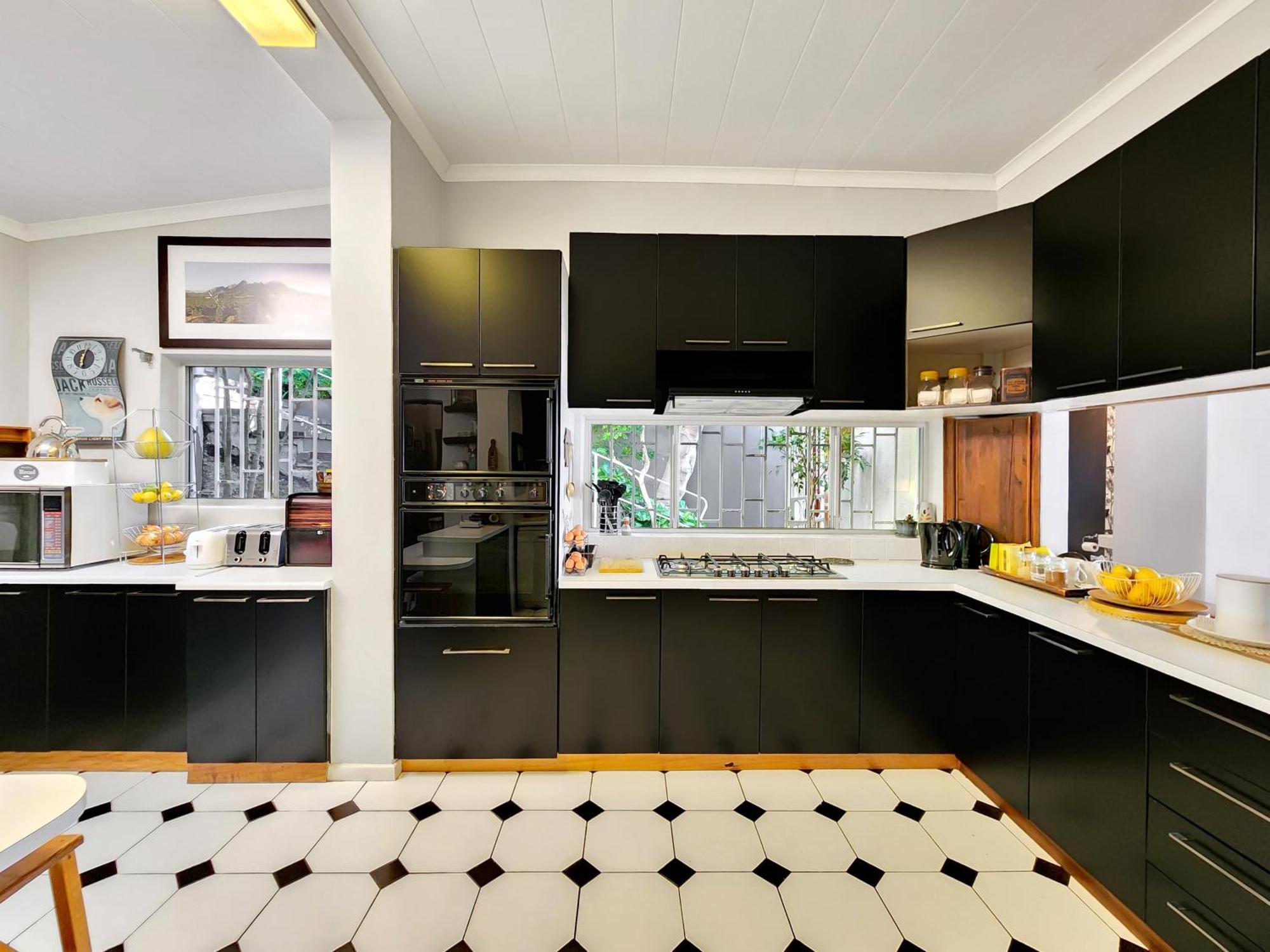 Guest house Bluegum Hill &